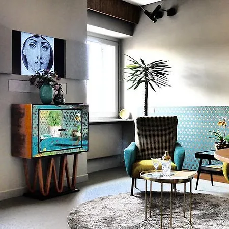 Riverview Apartment *